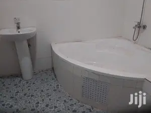 3bdrm House in Bronko Housing, Accra Metropolitan for sale
