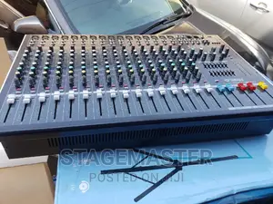 YAMAHA 16 Channel SMX Powered Mixer