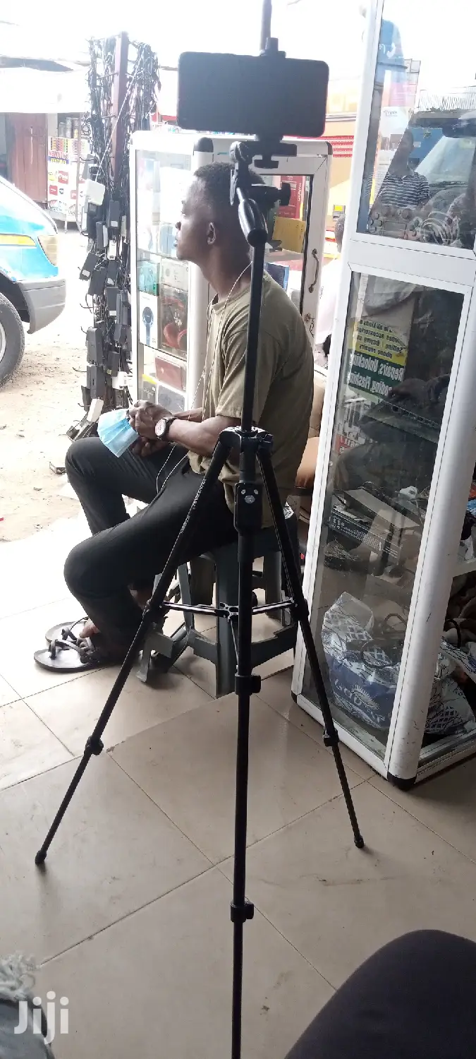 Yuntung VCT 5208 Phone and Camera Tripod