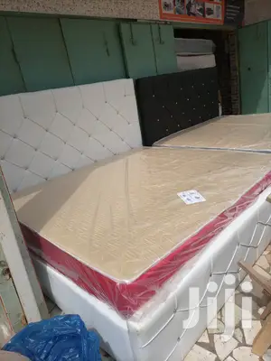 Pure White Kings Ved With Mattress