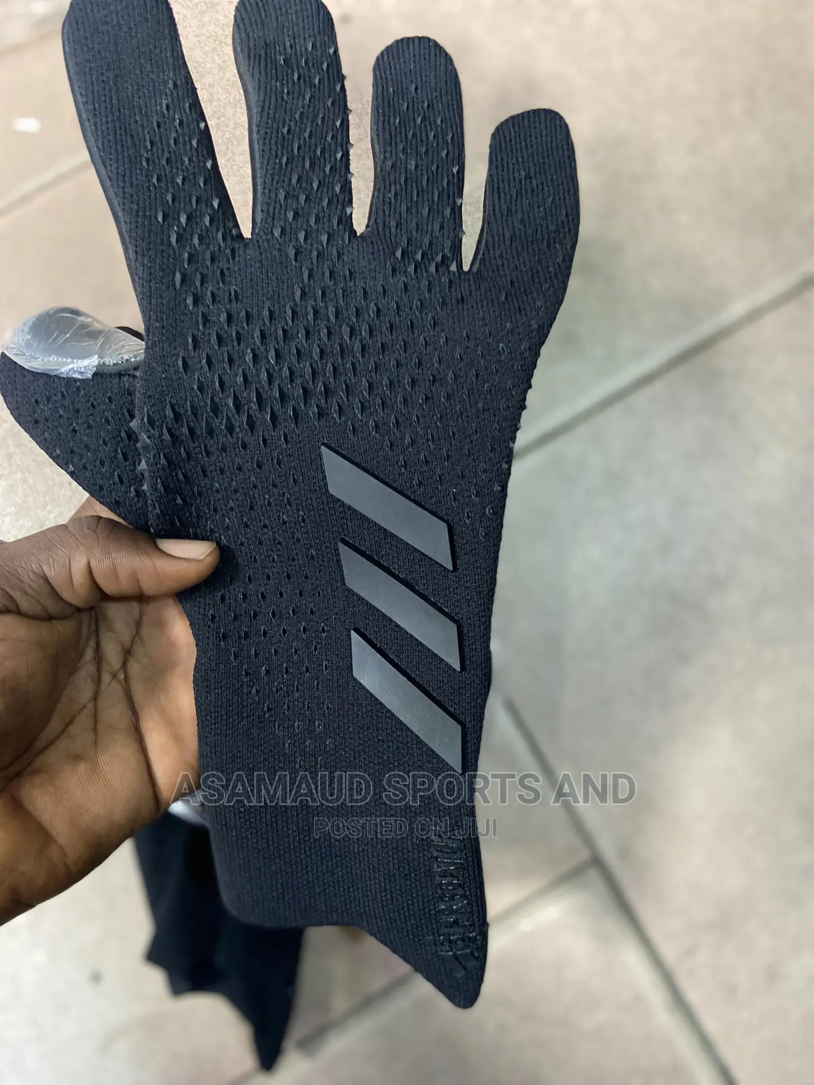 Original Predator Goalkeeper Gloves at Cool Price