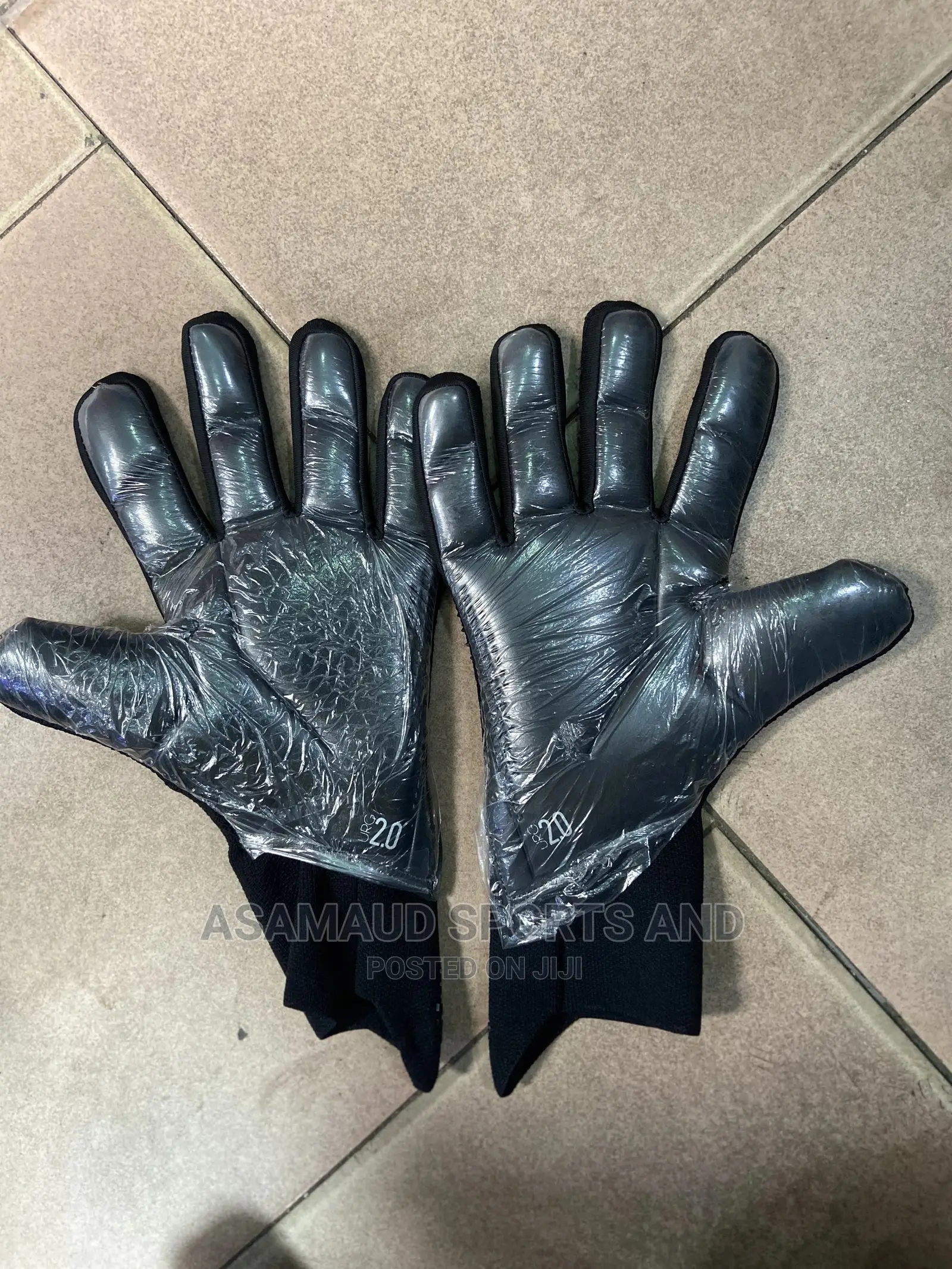 Original Predator Goalkeeper Gloves at Cool Price