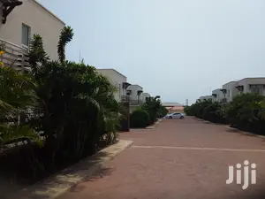4bdrm Townhouse / Terrace in Bronko Housing, La Wireless for rent