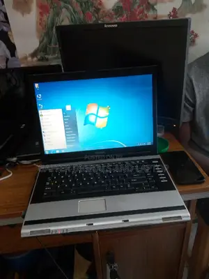 Laptop Toshiba dynaEdge DC-100 4GB Intel Core 2 Duo HDD 320GB