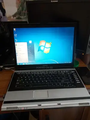 Laptop Toshiba dynaEdge DC-100 4GB Intel Core 2 Duo HDD 320GB