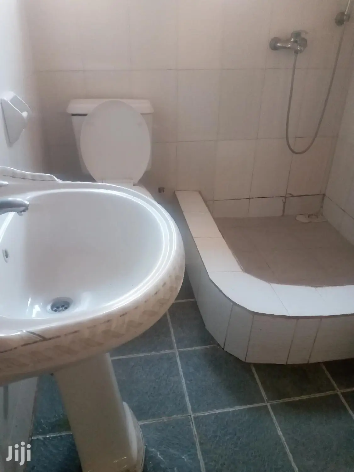2bdrm Apartment in Kofi Ne Ama Estate, Dansoman for rent