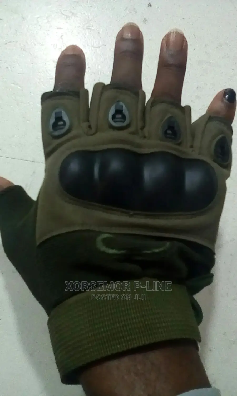 Hand Gloves With Tight Fit