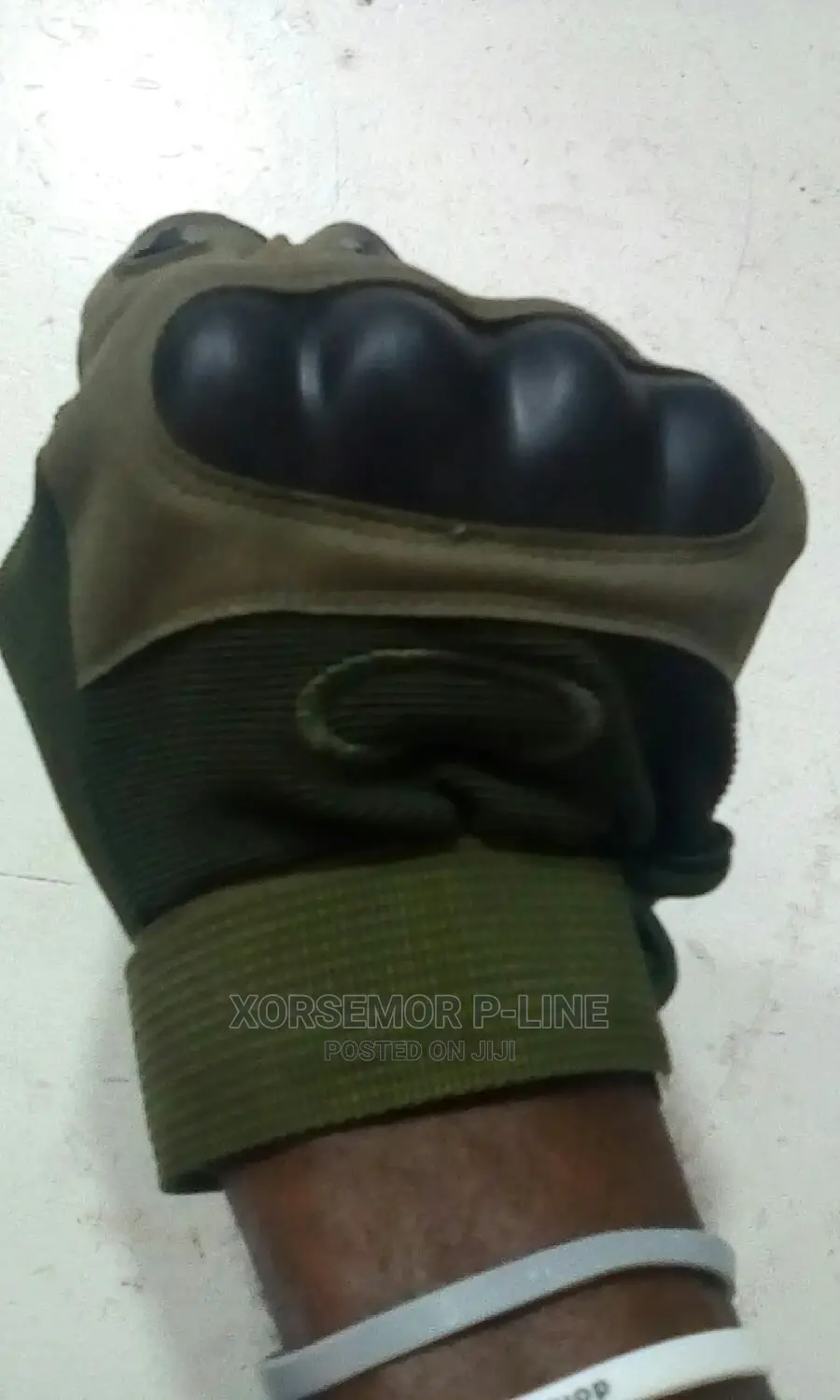 Hand Gloves With Tight Fit