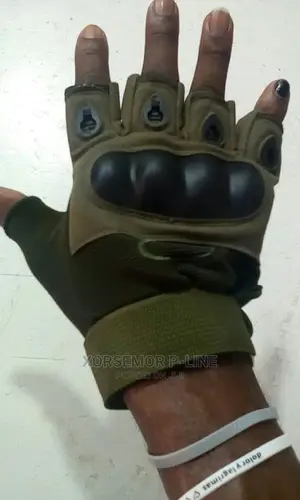 Hand Gloves With Tight Fit