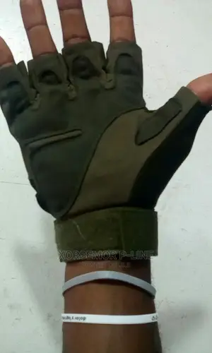 Hand Gloves With Tight Fit