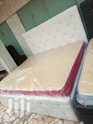 Clsical Kingsize Bed With Matress . Free Delivery