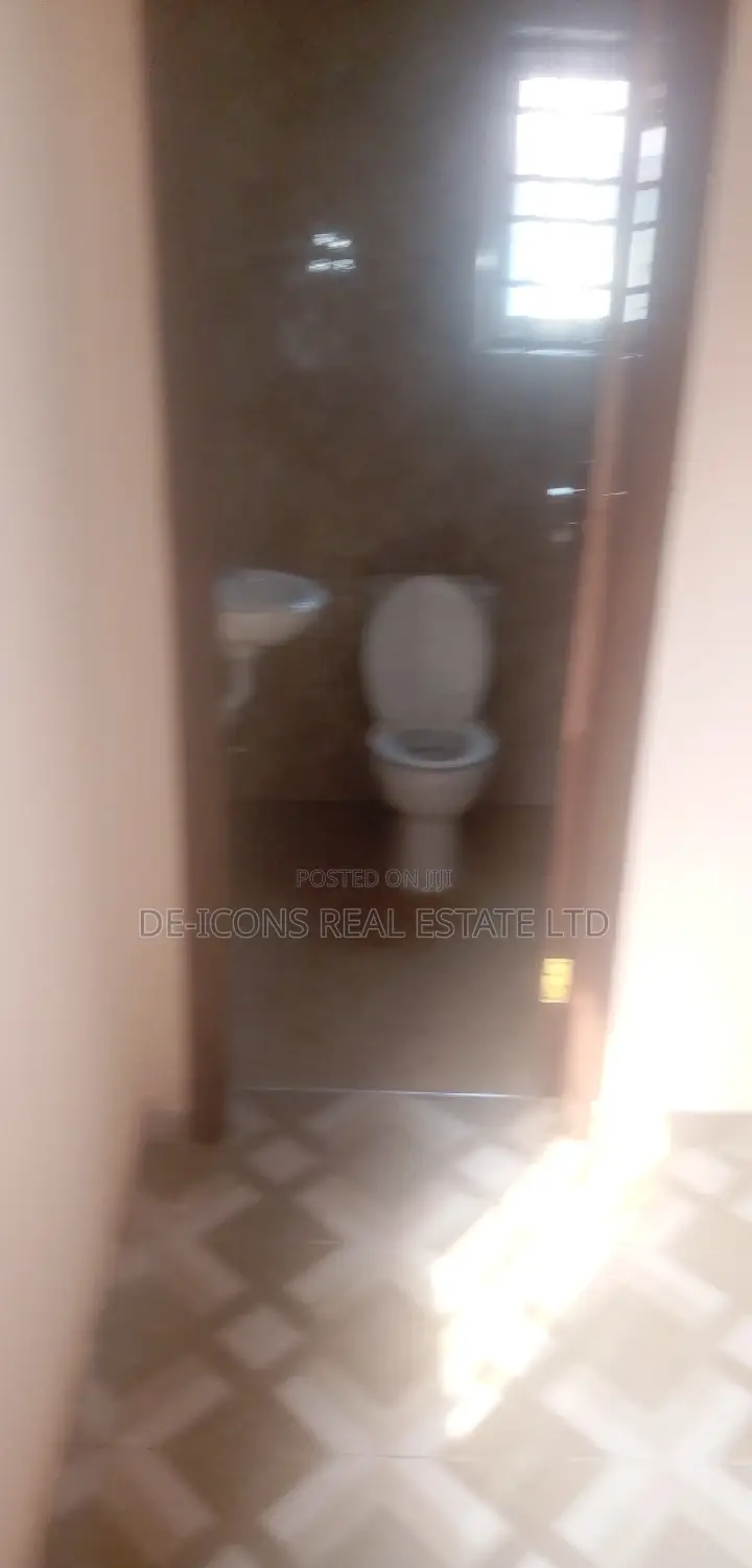 2bdrm House in De-Icons Real Estate, Awutu Senya East Municipal