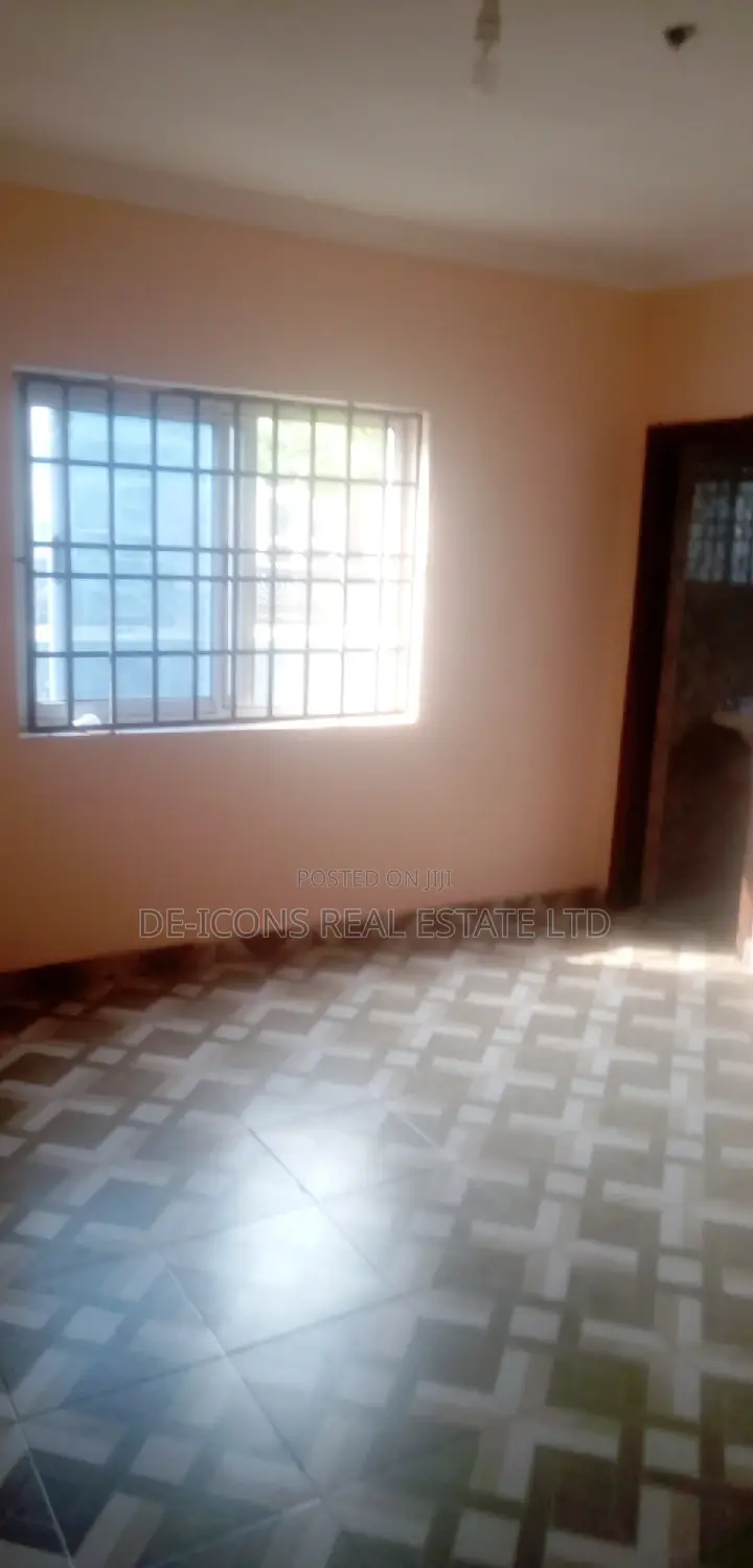 2bdrm House in De-Icons Real Estate, Awutu Senya East Municipal
