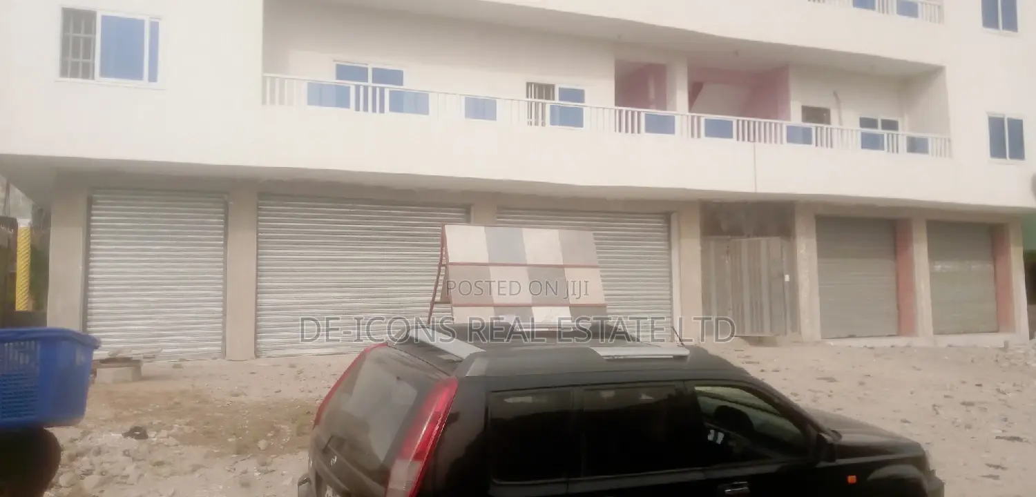 2bdrm Duplex in De-Icons Real Estate, Awutu Senya East Municipal