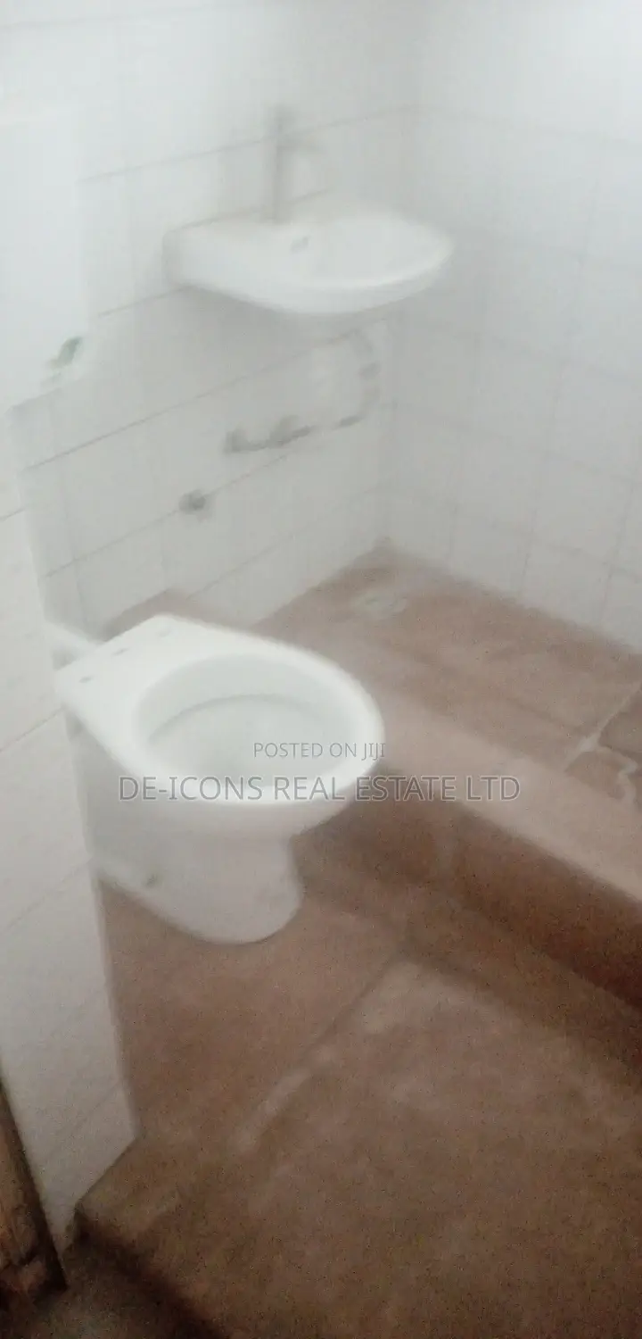 2bdrm Duplex in De-Icons Real Estate, Awutu Senya East Municipal
