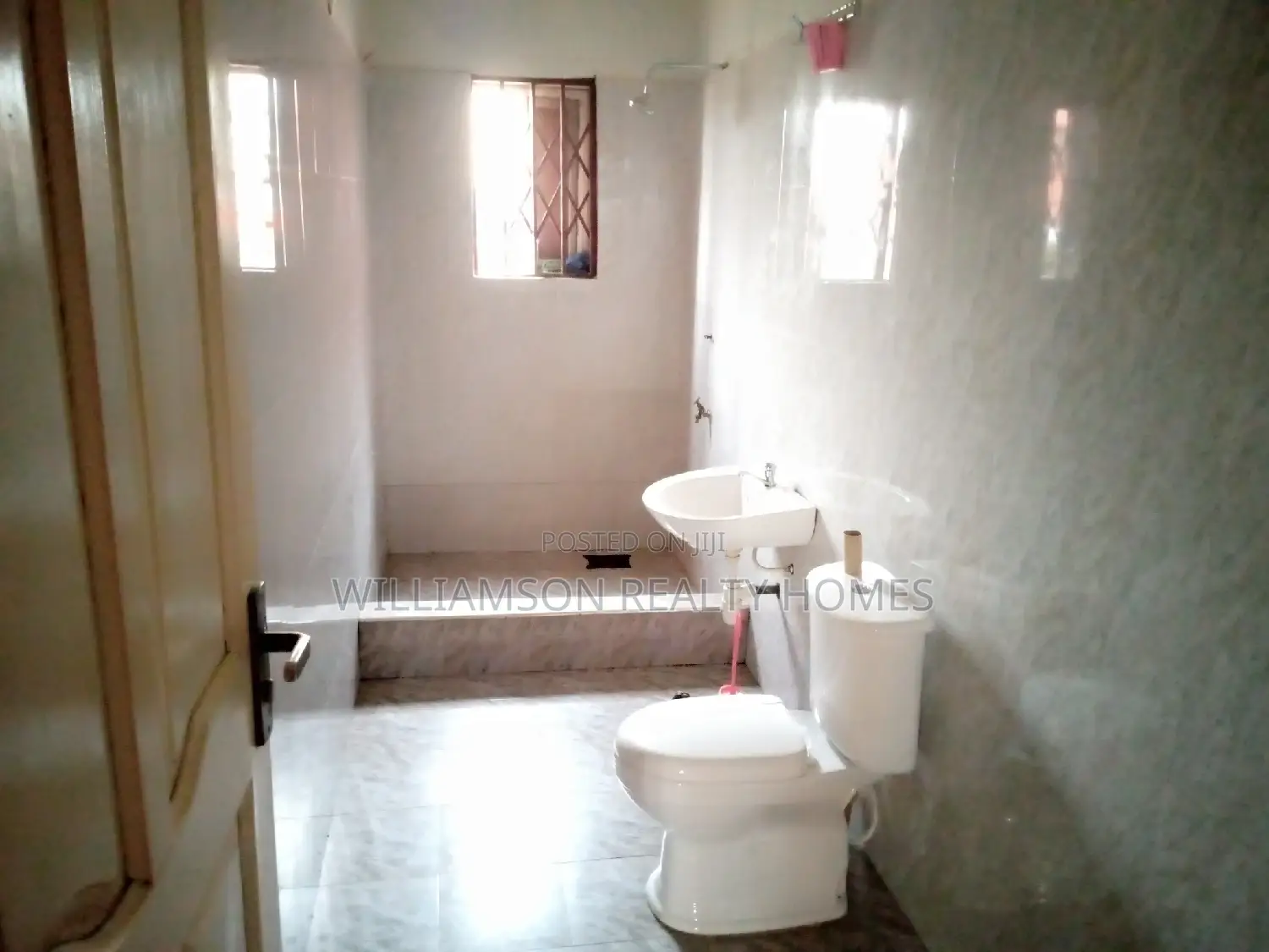 1bdrm Apartment in Community 18, Spintex for rent