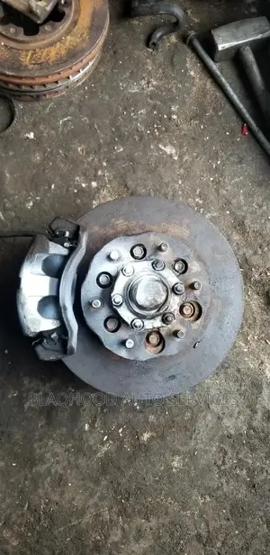 Nissan Hardbody Front Hub