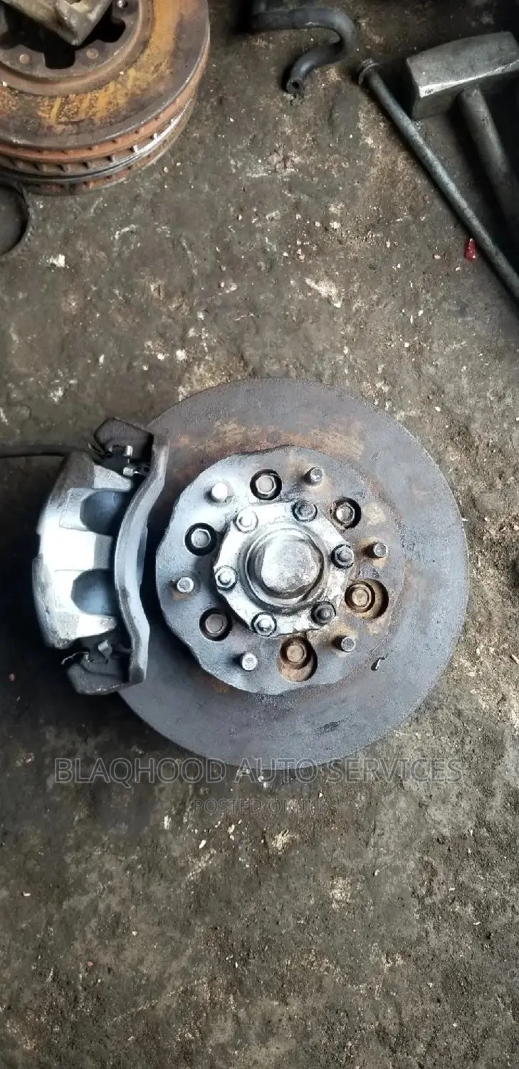 Nissan Hardbody Front Hub