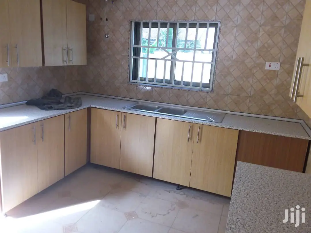 3bdrm House in Bronko Housing, Accra Metropolitan for rent