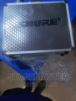 SHURE Studio Microphone (Condenser)
