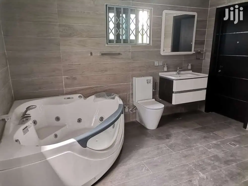 6bdrm House in Bronko Housing, Airport Residential Area for rent