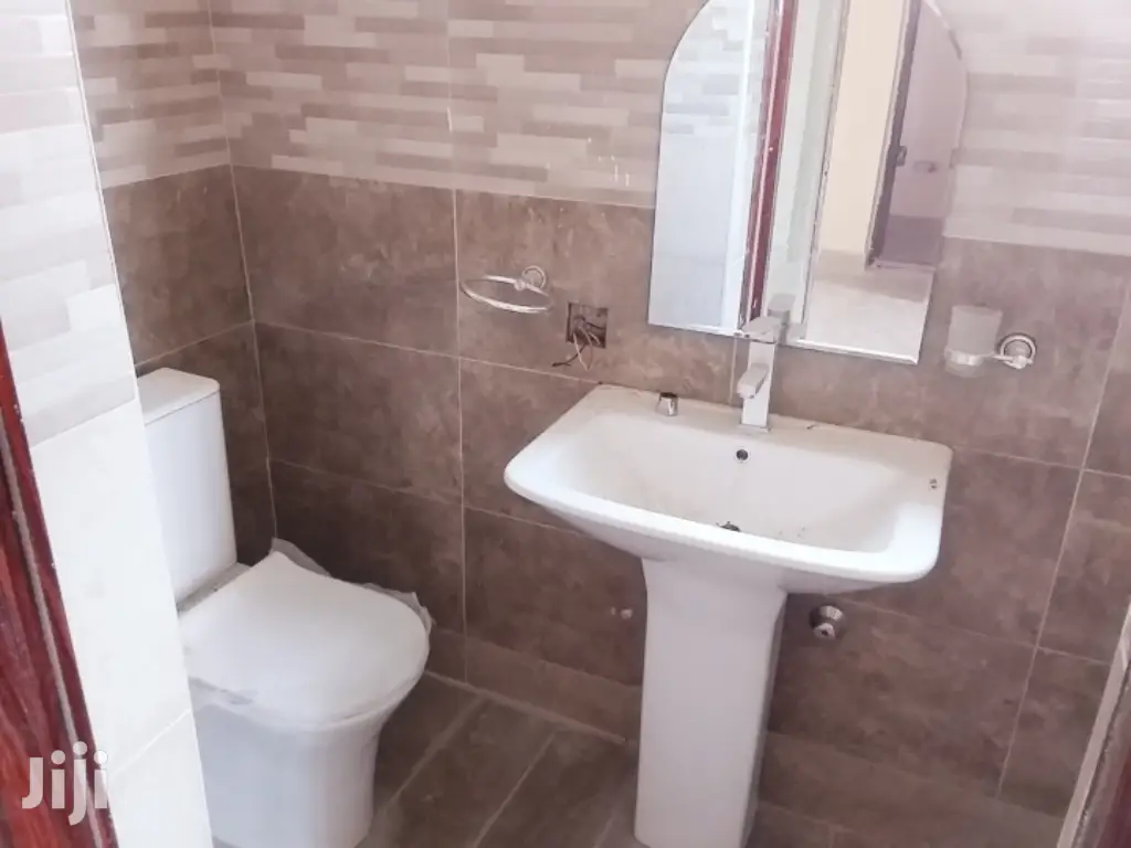 3bdrm House in Bronko Housing, Accra Metropolitan for sale
