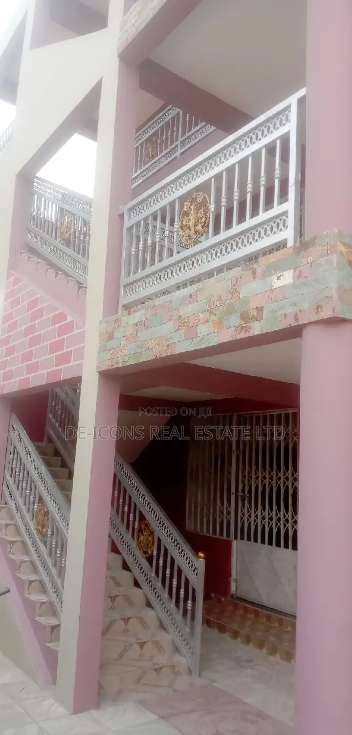 1bdrm Duplex in De-Icons Real Estate, Awutu Senya East Municipal