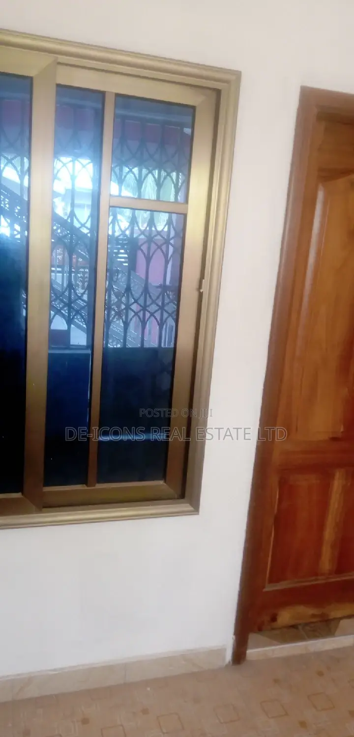 1bdrm Duplex in De-Icons Real Estate, Awutu Senya East Municipal