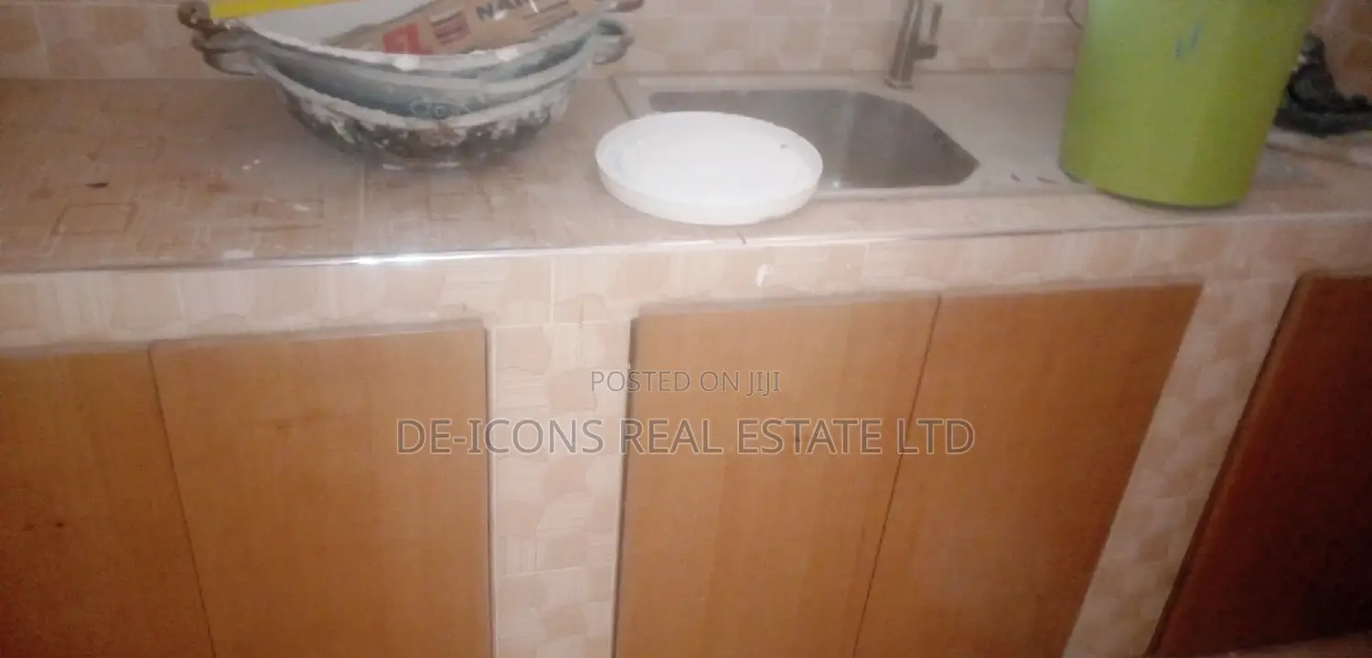 1bdrm Duplex in De-Icons Real Estate, Awutu Senya East Municipal