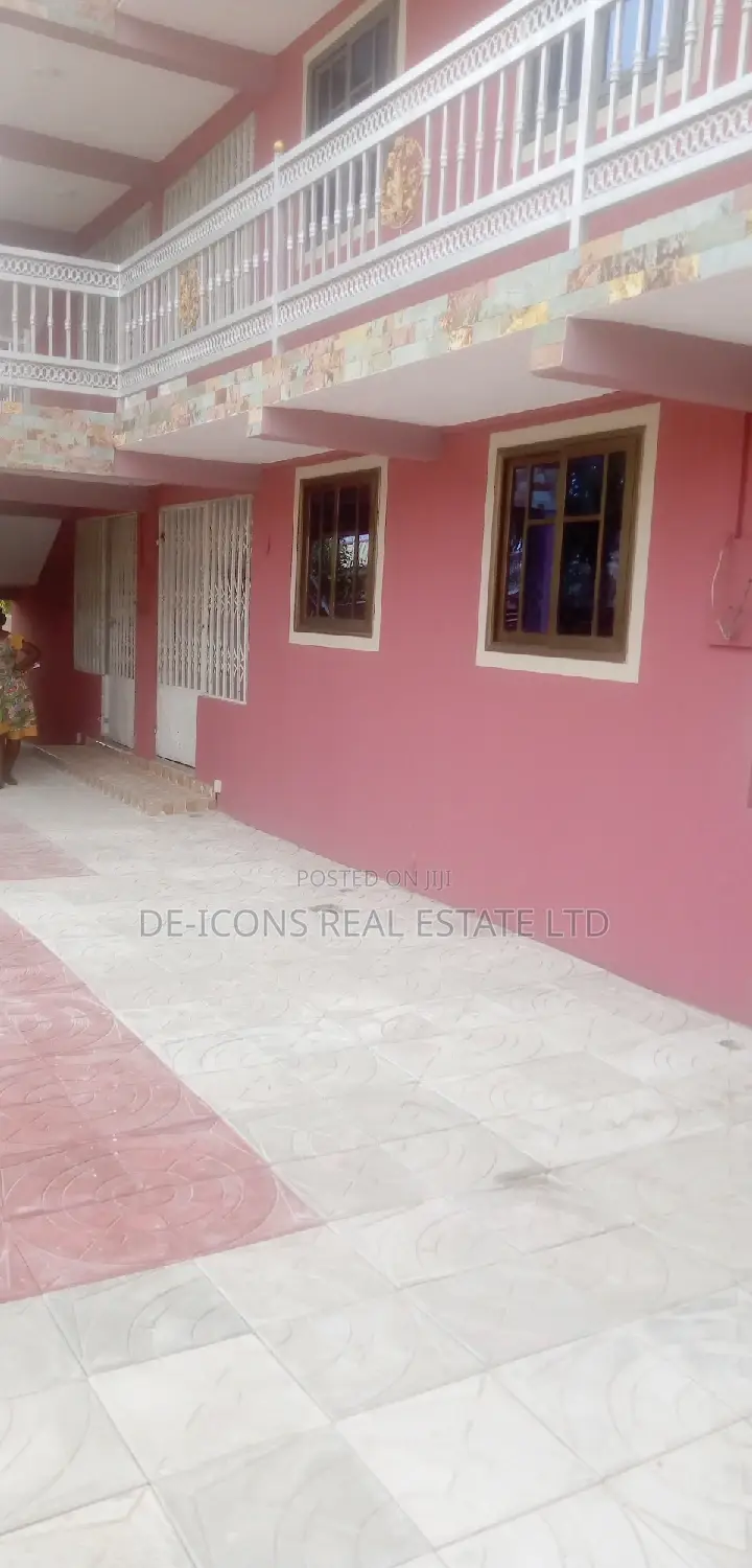 1bdrm Duplex in De-Icons Real Estate, Awutu Senya East Municipal