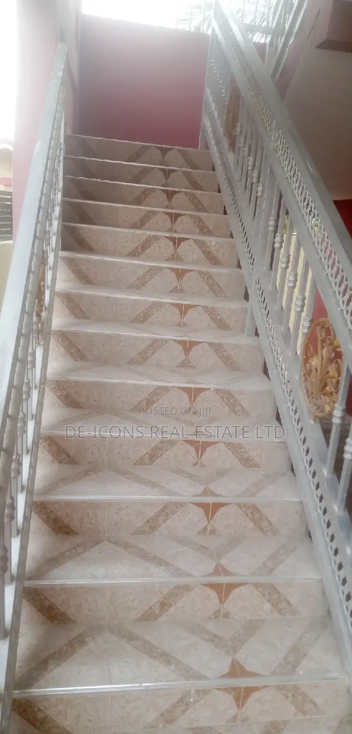 1bdrm Duplex in De-Icons Real Estate, Awutu Senya East Municipal