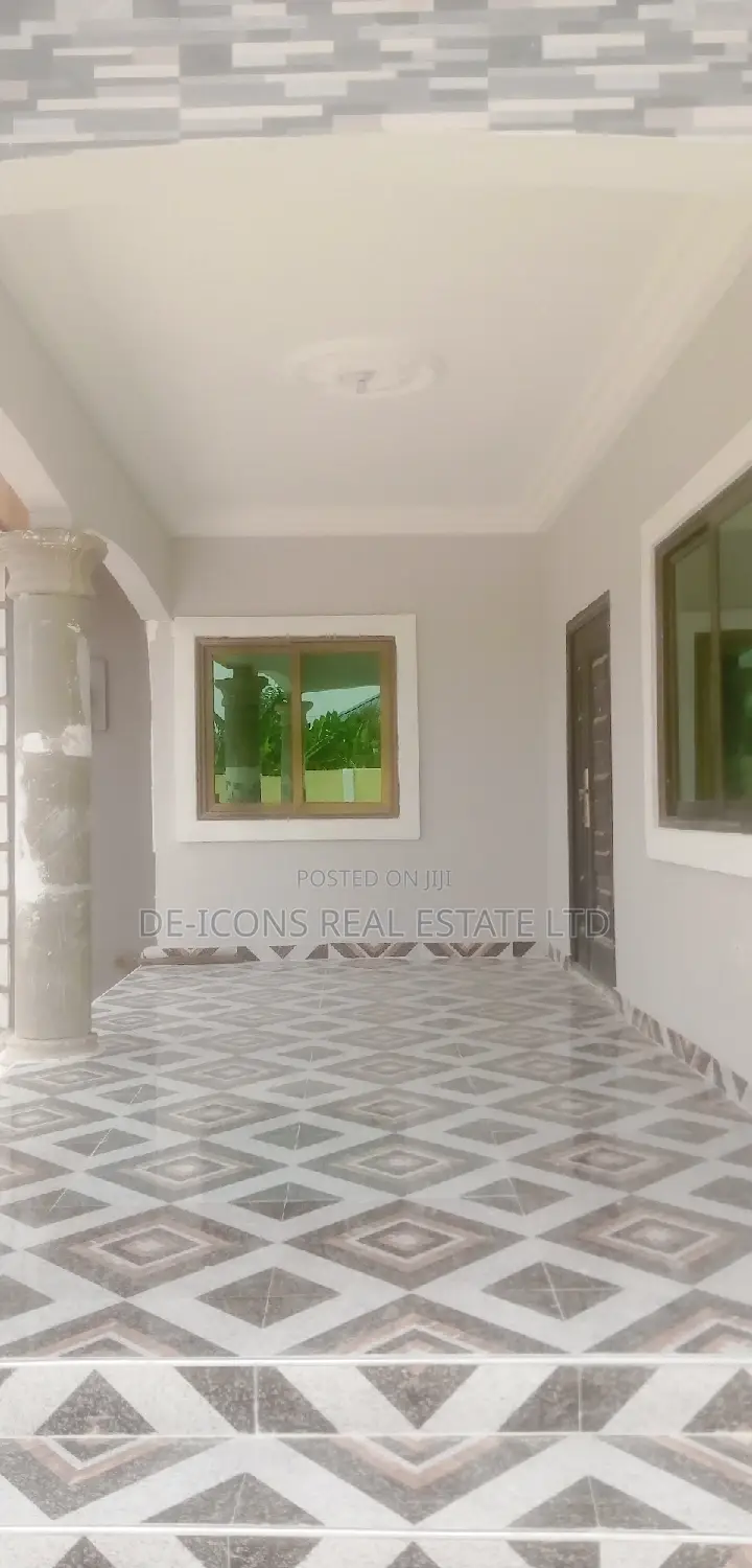 3bdrm House in De-Icons Real Estate, Awutu Senya East Municipal