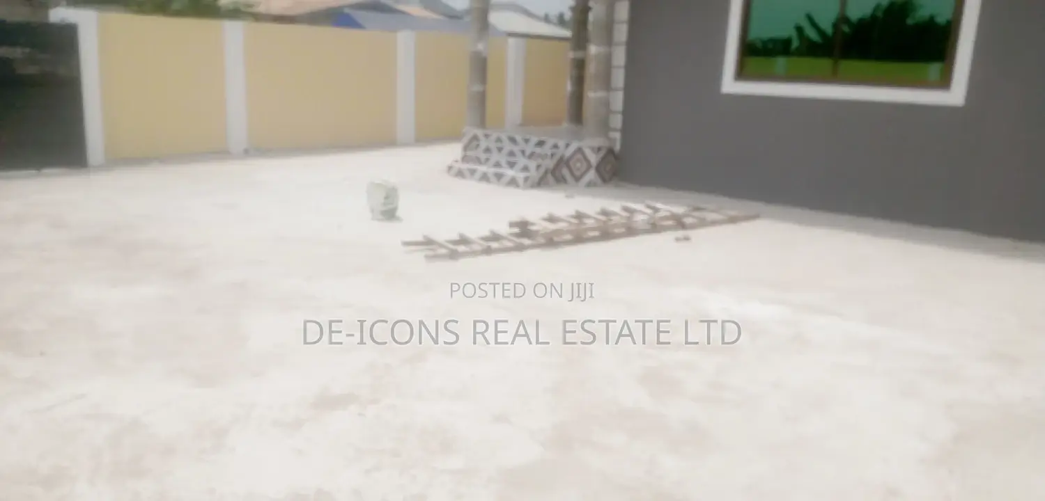 3bdrm House in De-Icons Real Estate, Awutu Senya East Municipal
