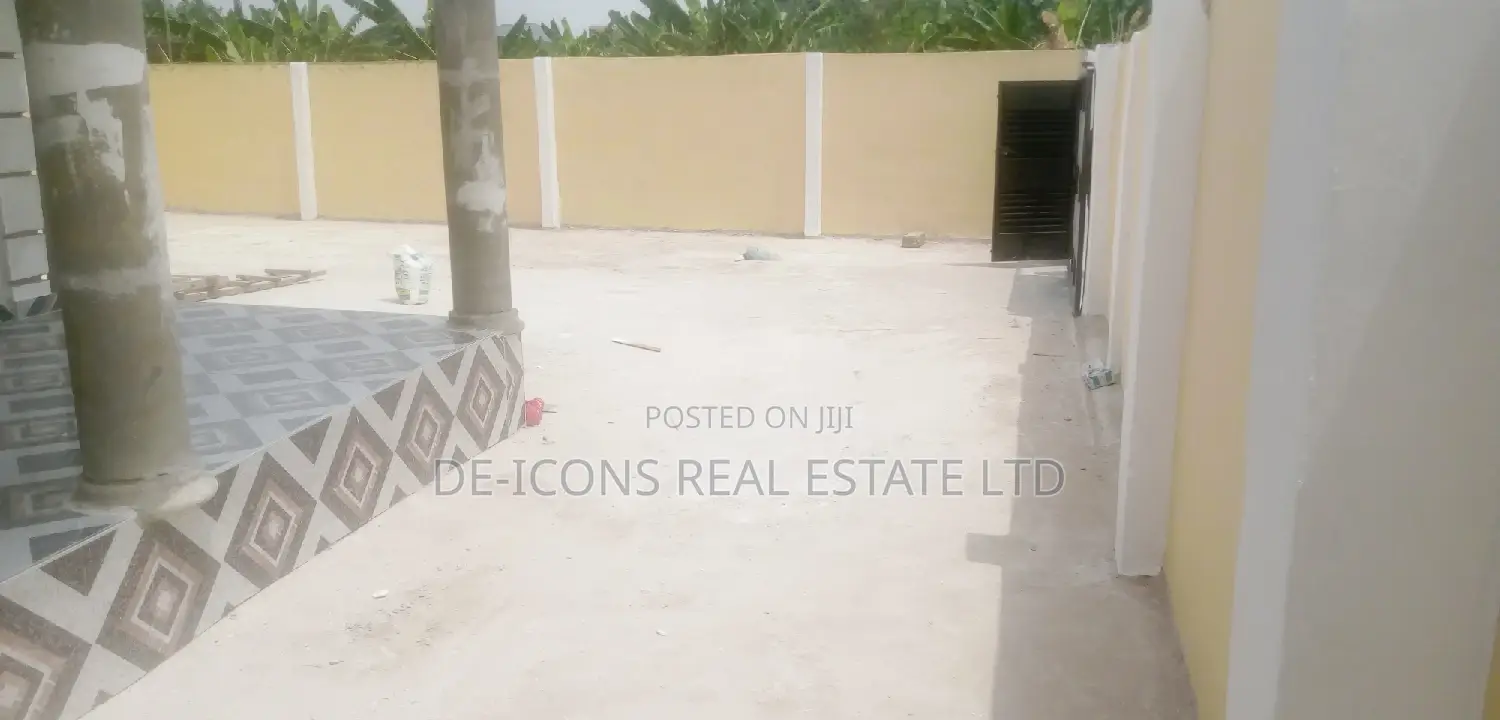 3bdrm House in De-Icons Real Estate, Awutu Senya East Municipal