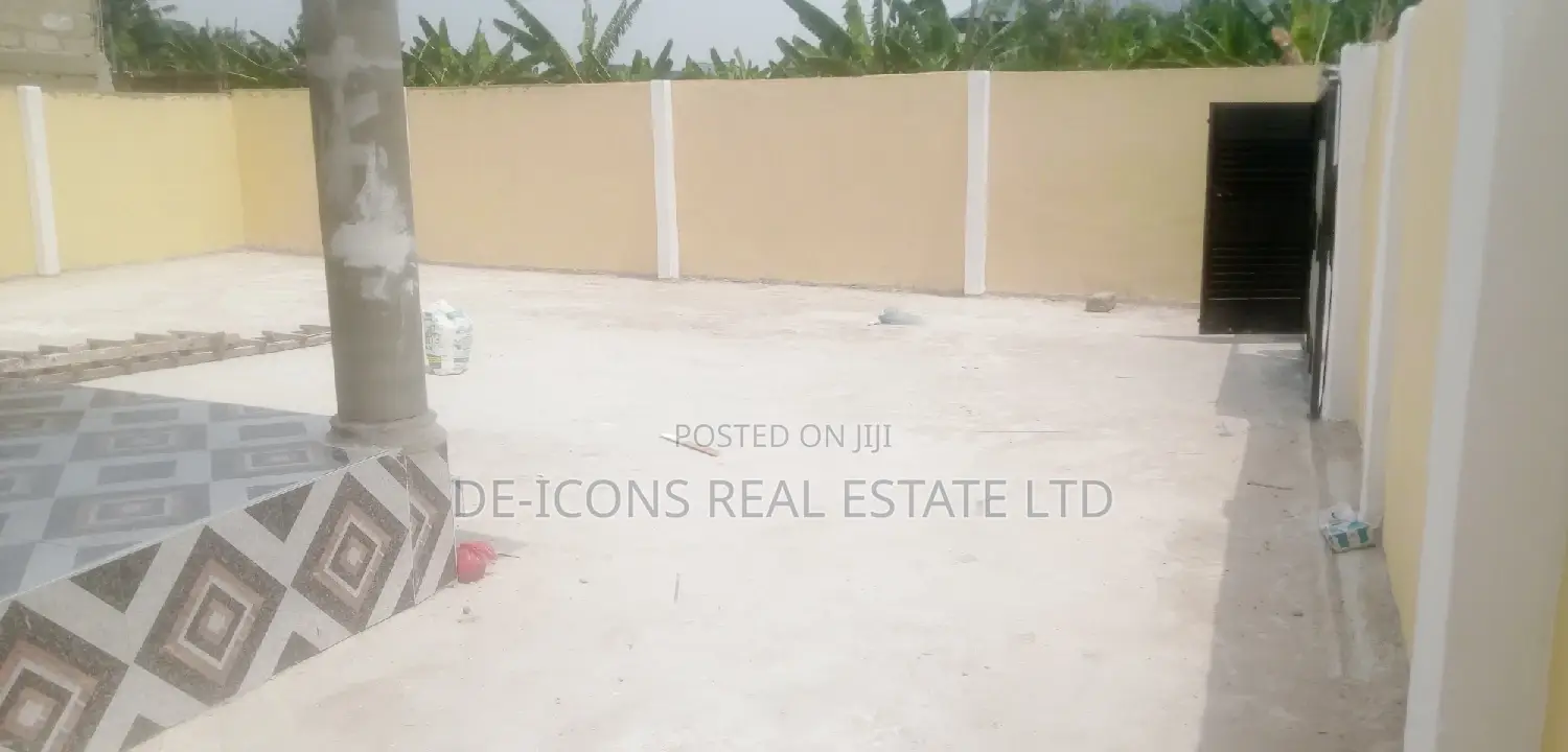 3bdrm House in De-Icons Real Estate, Awutu Senya East Municipal