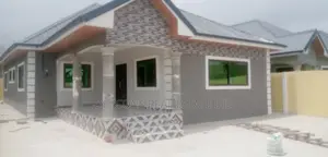 3bdrm House in De-Icons Real Estate, Awutu Senya East Municipal
