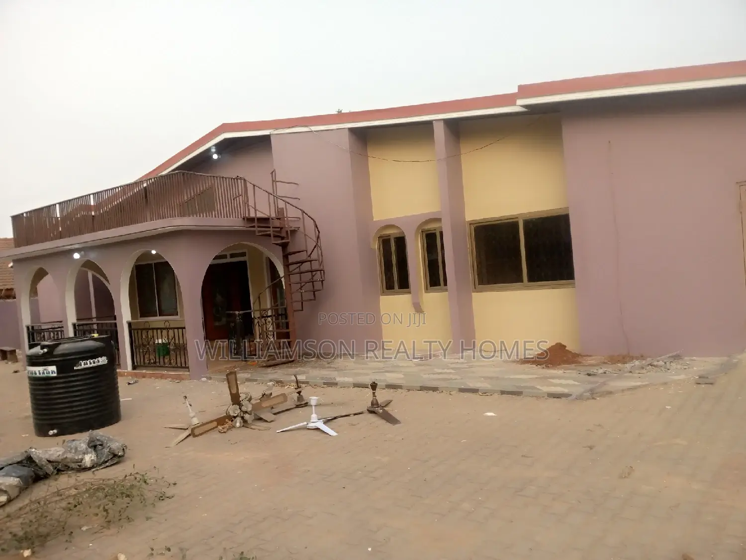 6bdrm House in Hfc Estate, Spintex for rent
