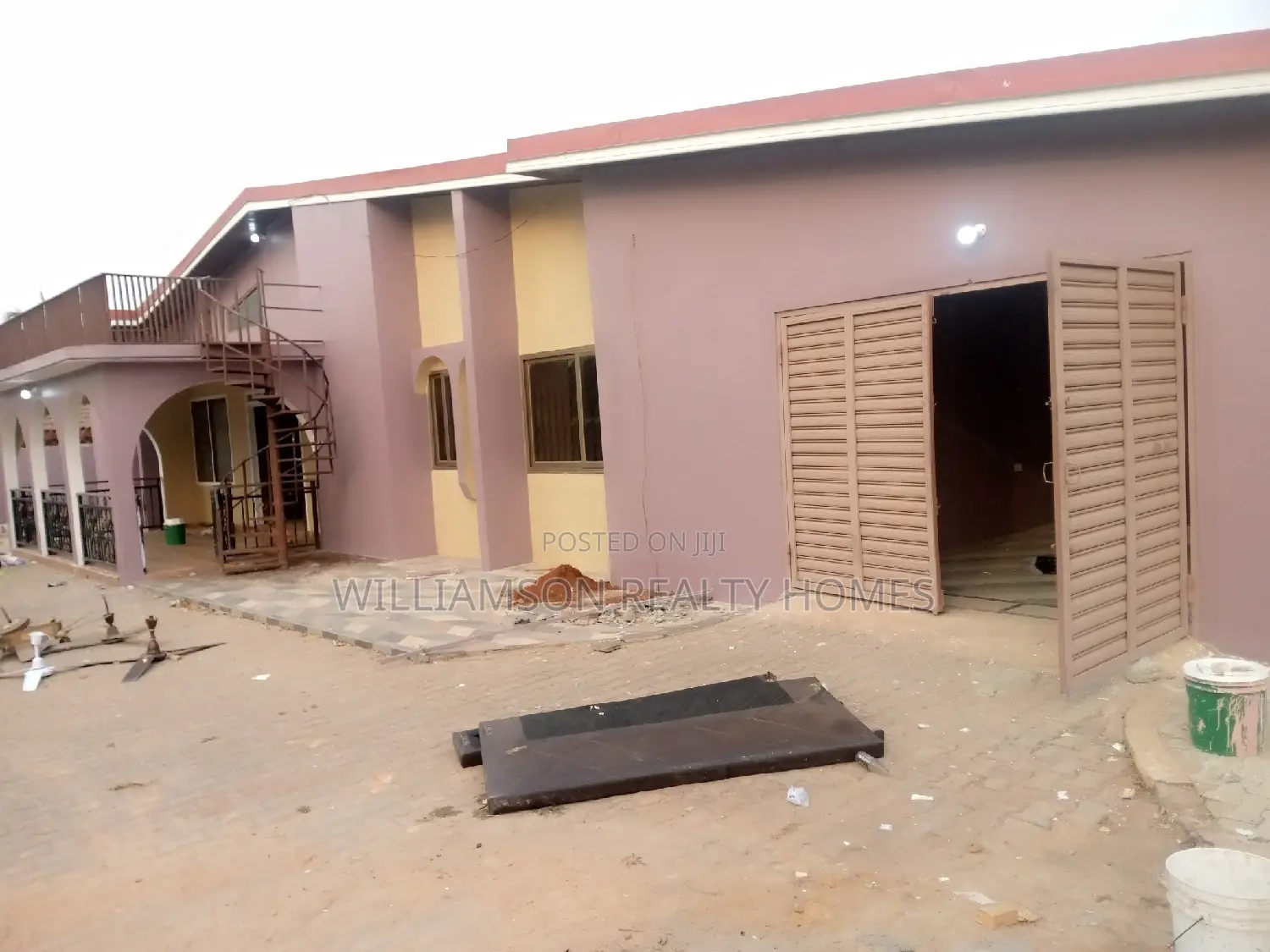 6bdrm House in Hfc Estate, Spintex for rent