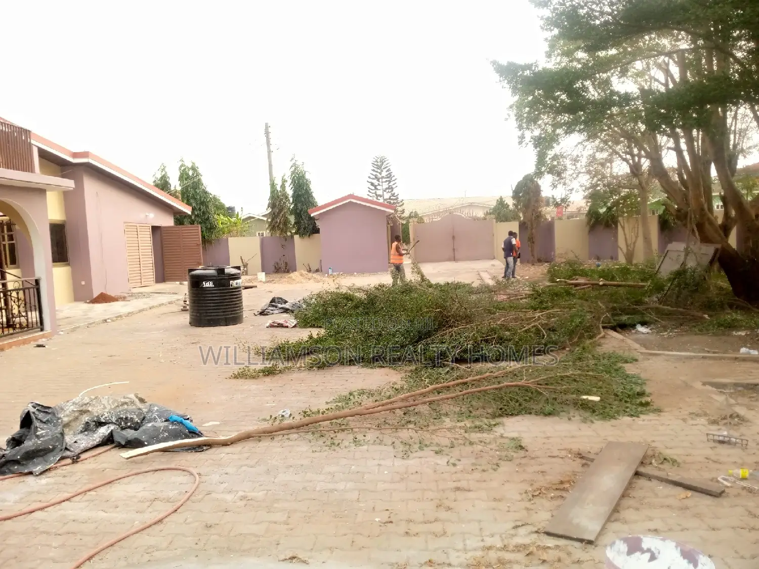 6bdrm House in Hfc Estate, Spintex for rent