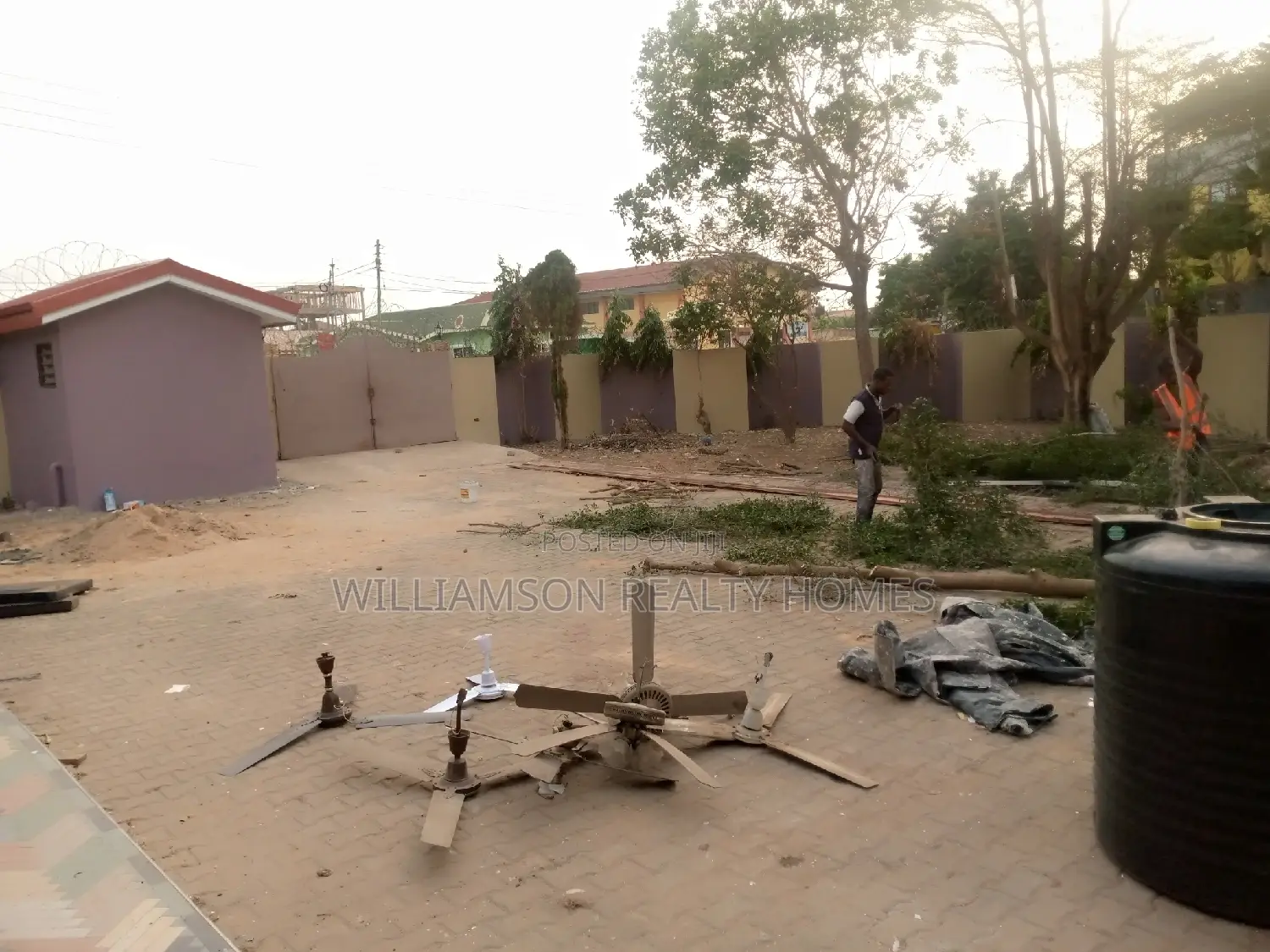 6bdrm House in Hfc Estate, Spintex for rent