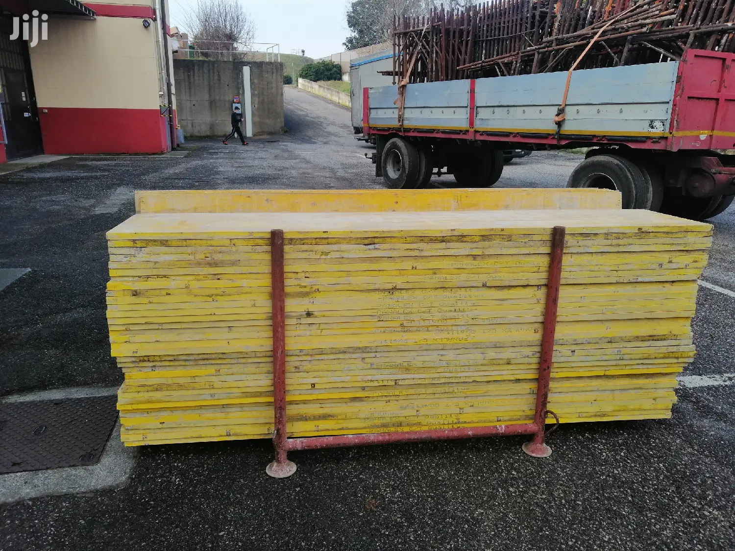 Scaffolds /Yellowboards/Decking/Pillars/Formworks/Doka/Props