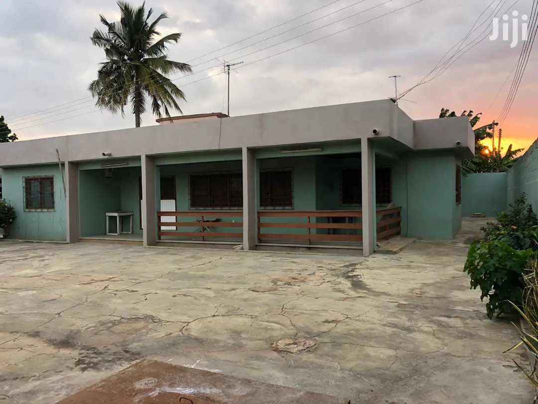 4bdrm House in Control, Dansoman for sale