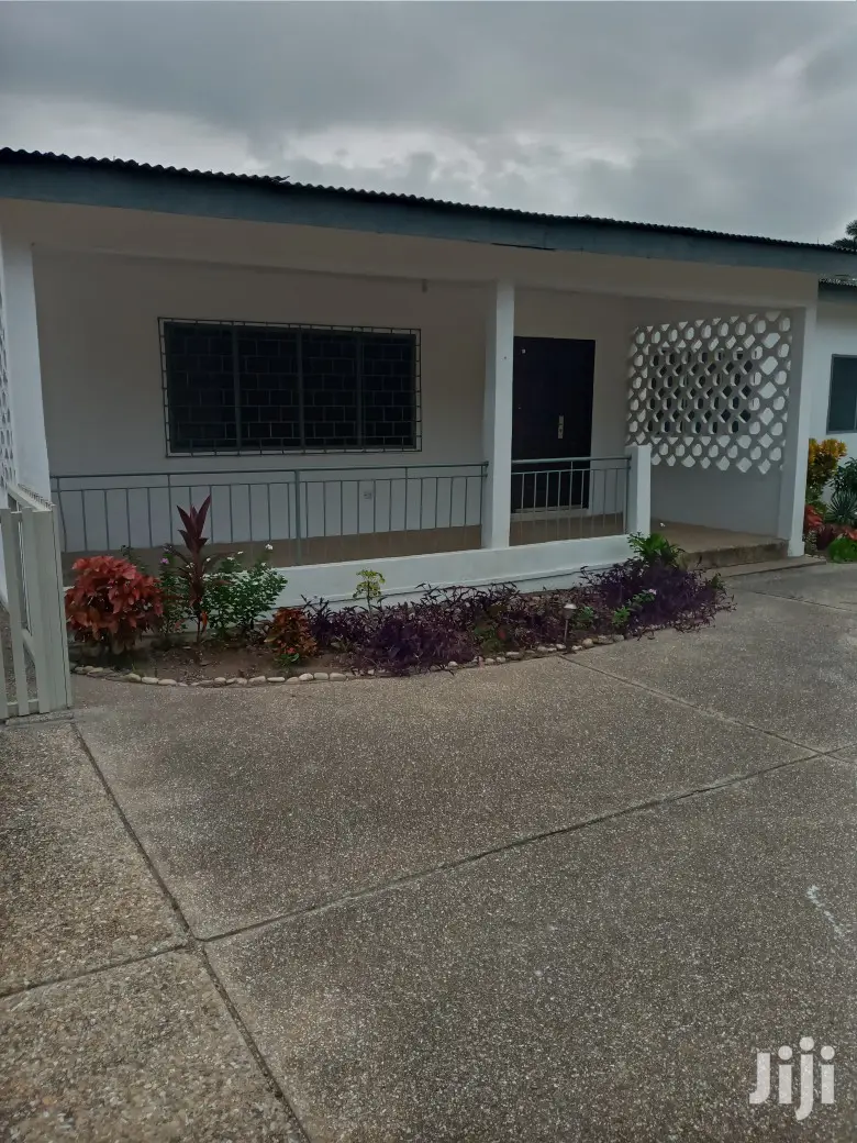 4bdrm House in Control, Dansoman for sale