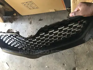Toyota Yaris Front Grille 2007-11 Saloon