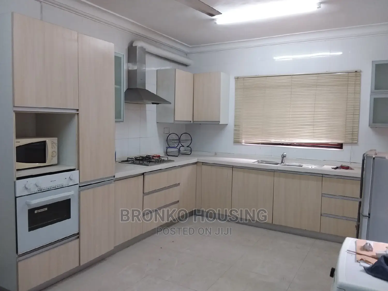 Furnished 3bdrm House in Bronko Housing, Tema Metropolitan for rent