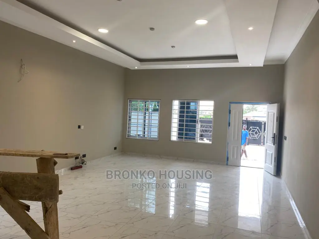 3bdrm House in Bronko Housing, Accra Metropolitan for sale