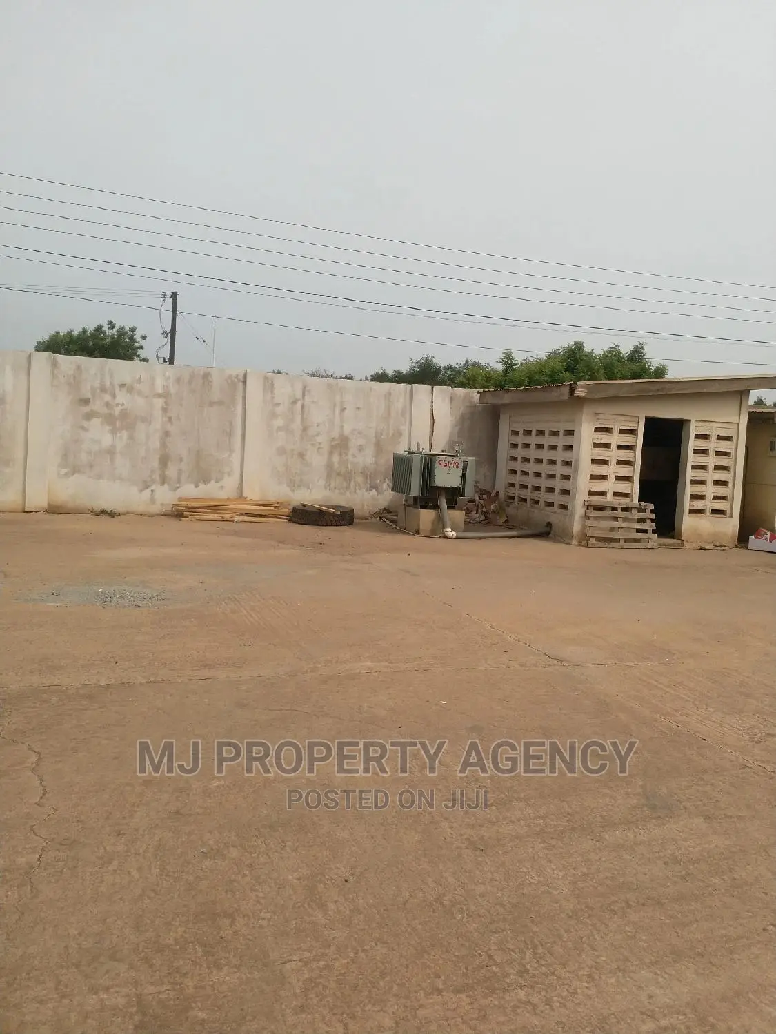 ROADSIDE 3500 SQM WAREHOUSE in Tema