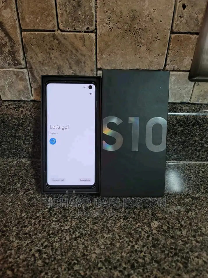 New Samsung Galaxy S10 128 GB Blue