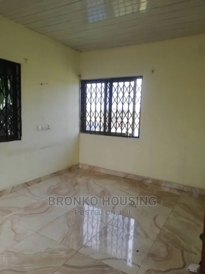 2bdrm Shared Apartment in Bronko Housing, Accra Metropolitan for rent