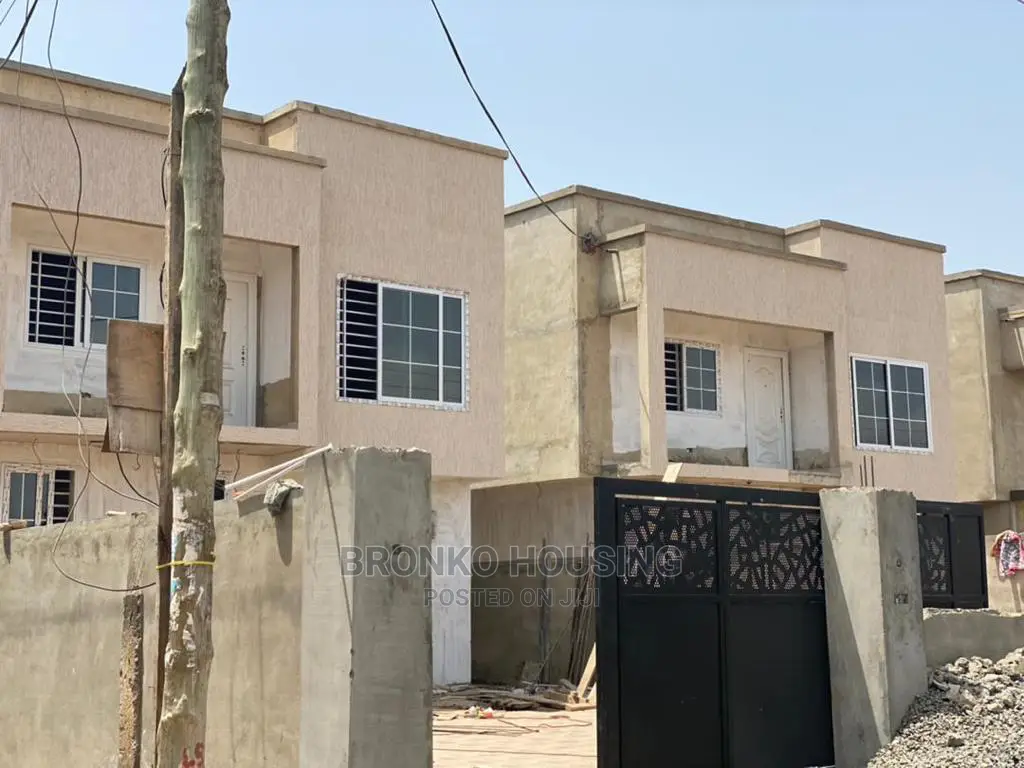 3bdrm House in Bronko Housing, Accra Metropolitan for sale